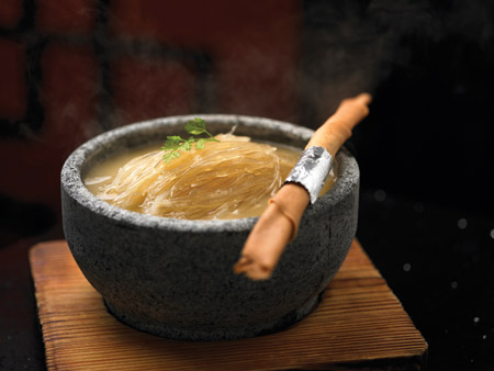 Classic-Superior-Shark's-Fin-in-Supreme-Broth-accompanied-with-Crispy-Spring-Roll-served-in-Japanese-Stone-Pot(1)