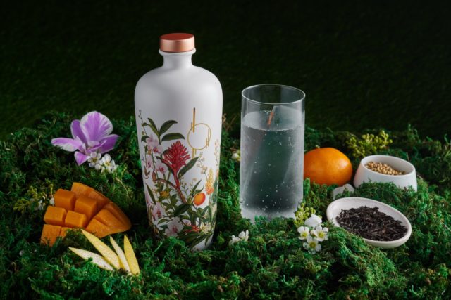 MO BAR Edition No.I Gin Brings Singaporean Craft to Mandarin Oriental