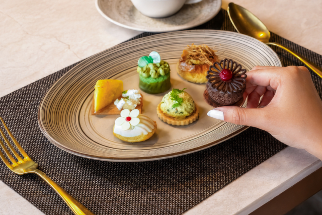 Bali Beach Hotel, The Heritage Collection Celebrates Indonesian Flavours Through Bali Dessert Week: Pâtisserie Artistry.