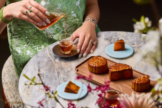 Four Seasons Hotel Hong Kong Welcomes Mid-Autumn with Refined Mooncake Collections