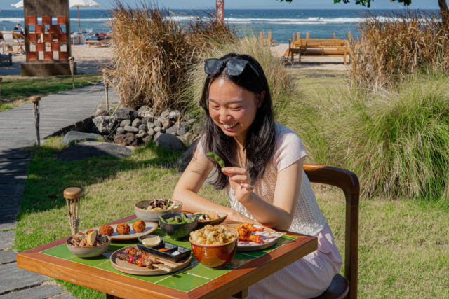 Handmade Treats with Loved Ones at a Beachfront Café with AMIKAN by SIKI